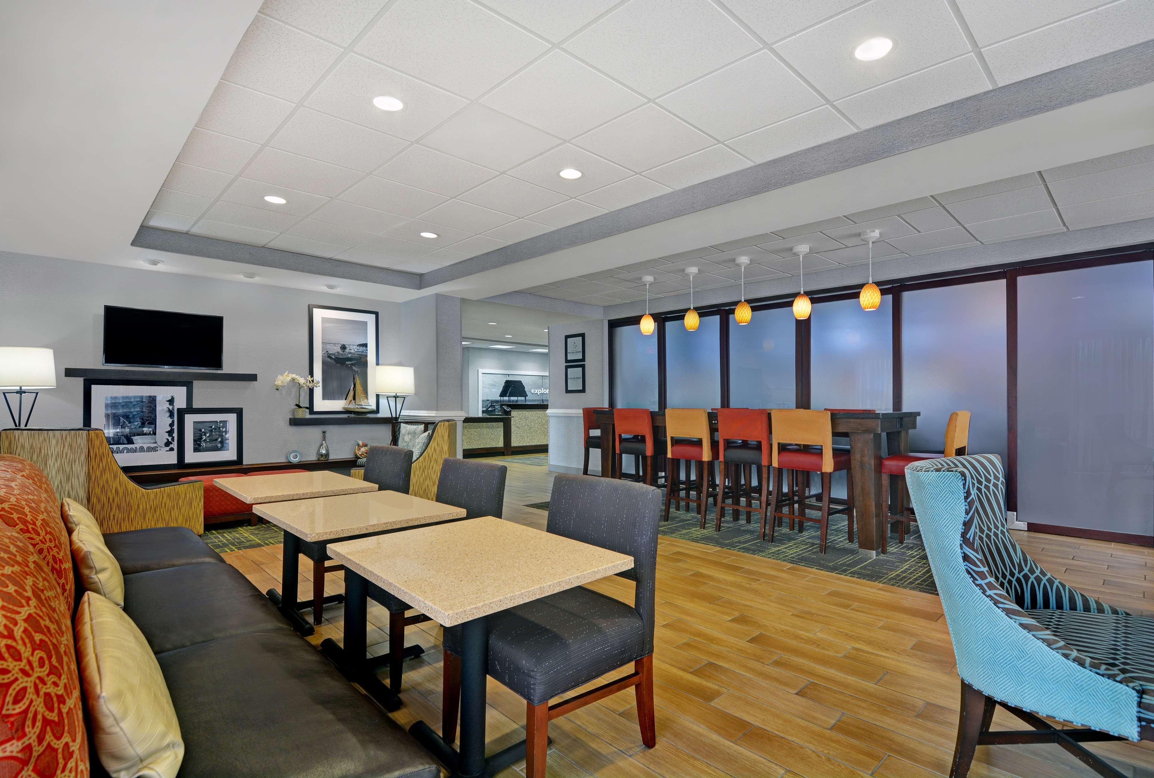 Hampton Inn By Hilton Panama City Beach Upper Grand Lagoon Exterior photo